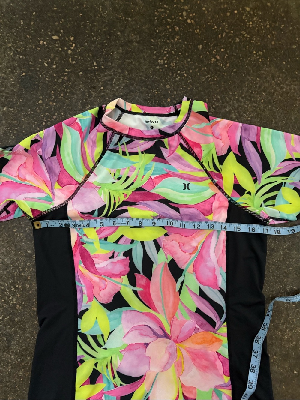 Hurley Women's Floral Short Sleeve Rashguard - Pink, Green, Black EUC Large - Picture 3 of 9